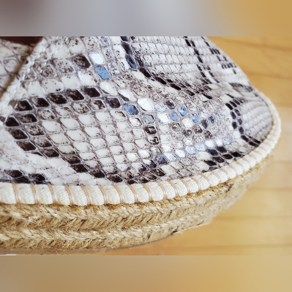 2 for 1 JustFab Loafers Snake skin look brand new in box - Picture 12 of 16